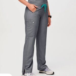 Figs Gray Kade Cargo Scrub Pants in Graphite Gray Size Small